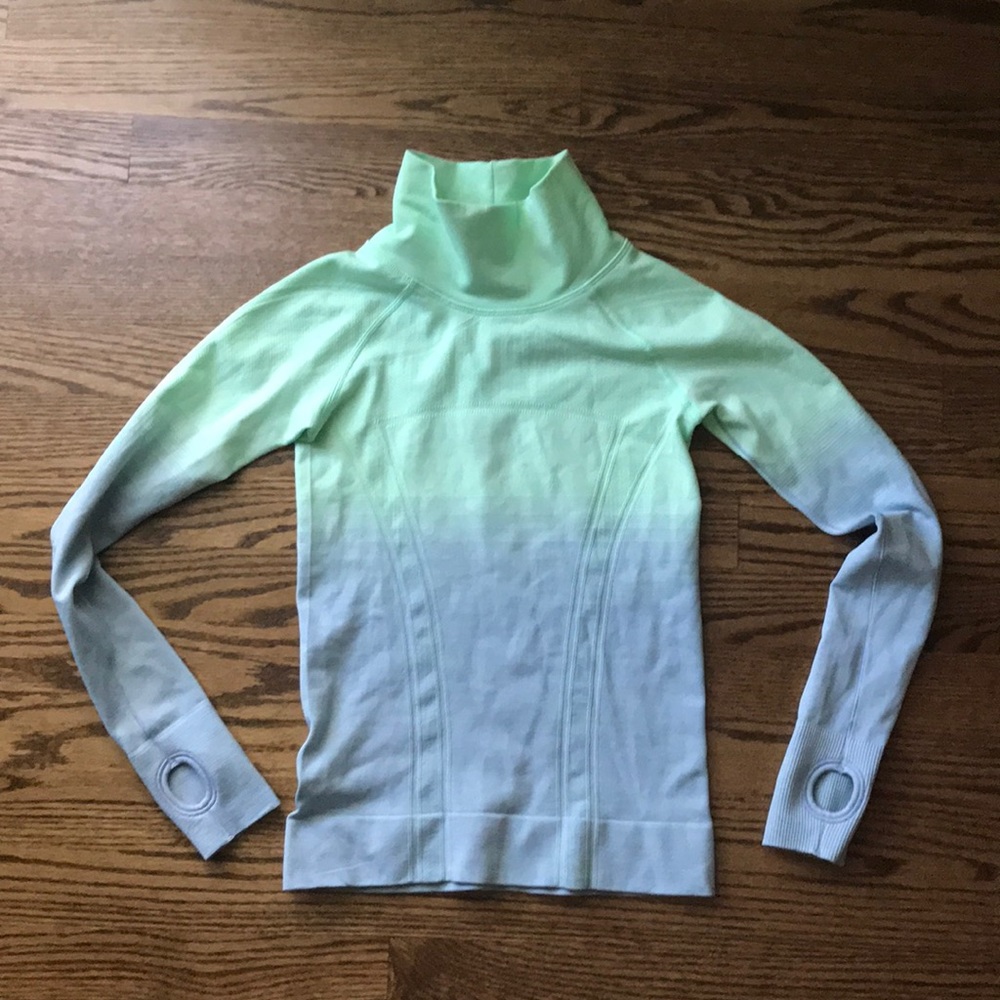 Girl’s Ivivva Longs Sleeve shirt